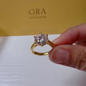 SOLD OUT!! Moissanite Ring in 18K Saudi Gold (Pawnable)